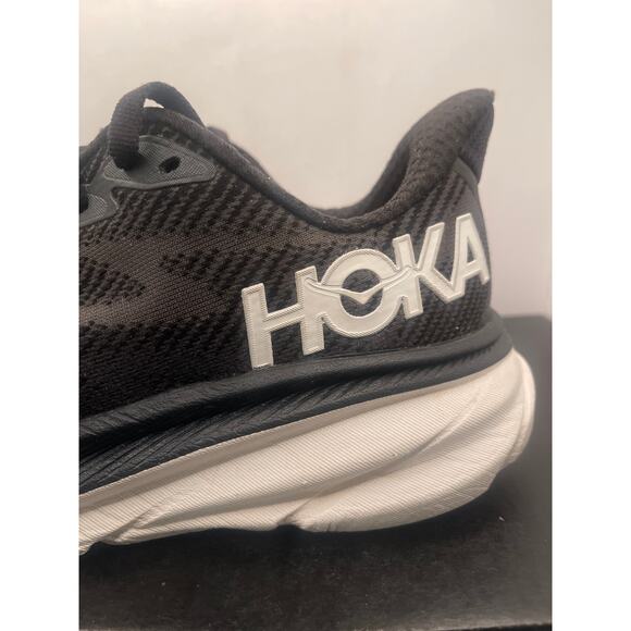 WOMEN’S HOKA CLIFTON 9 BLACK/WHITE REGULAR ATHLETIC SHOES Size 6B - Picture 9 of 10